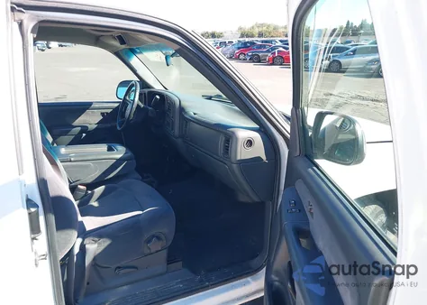 2002 Chevrolet Silverado 1500 Ls from USA, damaged, VIN 2GCEC19V721217537